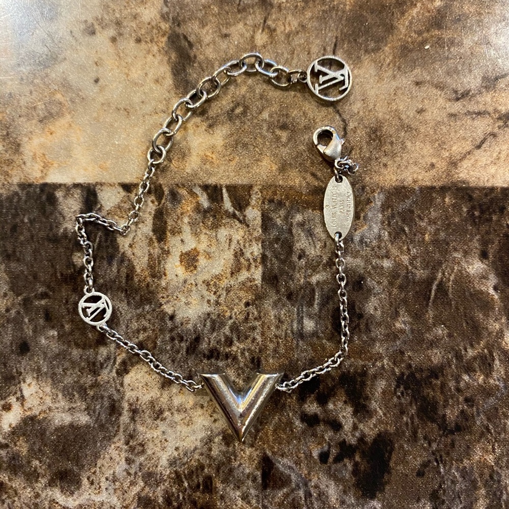 Louis Vuitton Essential V Bracelet
